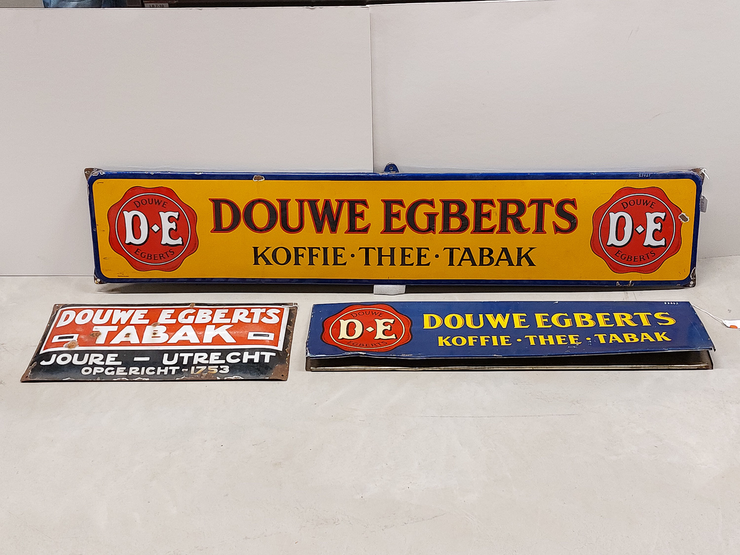 drie reclameborden